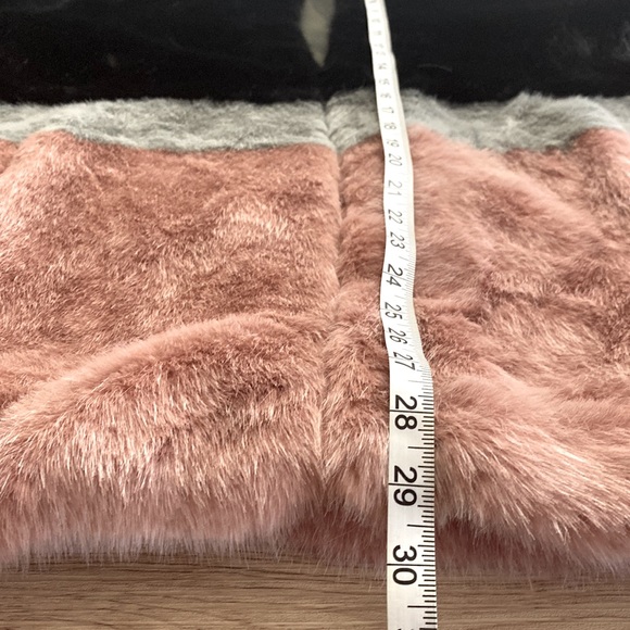 PAT women’s fur coat, size medium, W21 L29, Acrylic and polyester. - Picture 7 of 7